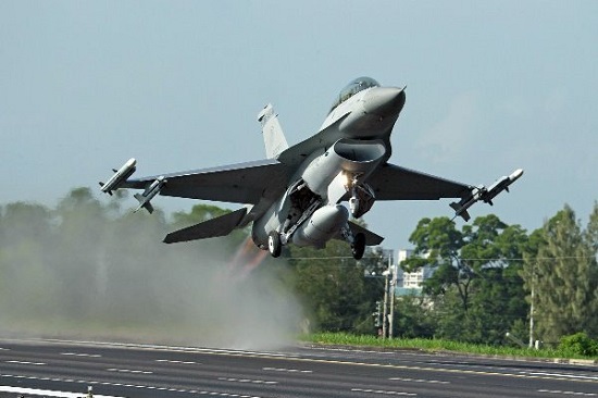 موافقت آمریکا با فروش جنگنده «اف-۱۶» به تایوان