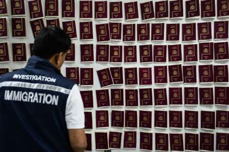نمایش گذرنامه های جاعل ایرانی در تایلند!