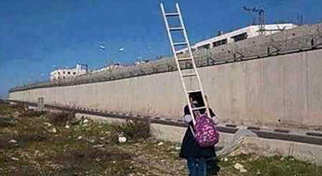 دختری ‌‎که با نردبان‎ به ‎مدرسه‎ می‌رود +عکس