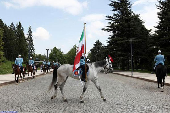 استقبال از اردوغان با گارد اسب سوار +عکس