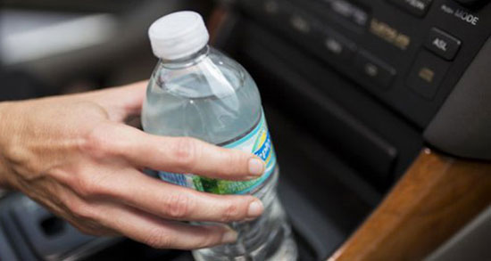 خطر خوردن آب گرم داخل بطری پلاستیکی