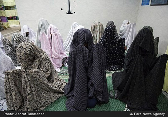 عکس: احیای نوزدهم رمضان در ندامتگاه زنان