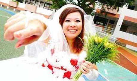 ازدواج دختر تایوانی با خودش! +عکس