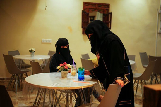 تصاویری جالب از کافی شاپ ویژه زنان در یمن