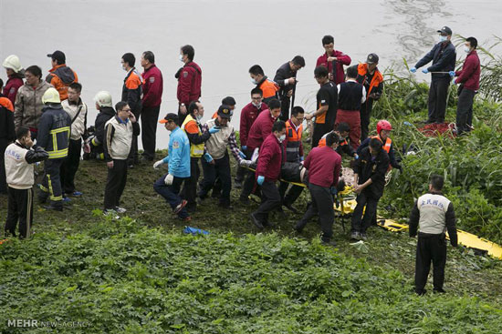 عکس: سقوط هواپیمای مسافربری در تایوان