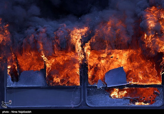 عکس: مانور اطفای حریق زنان آتش نشان