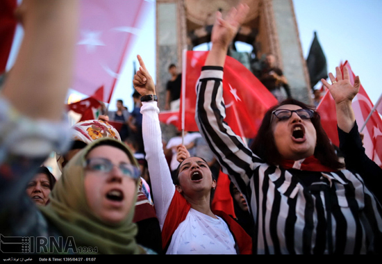 عکس: تجمع هواداران اردوغان در «تقسیم»