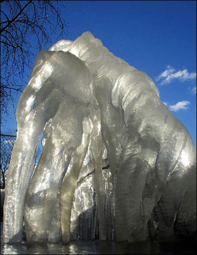 مجسمه یخی اثر دست طبیعت +عکس