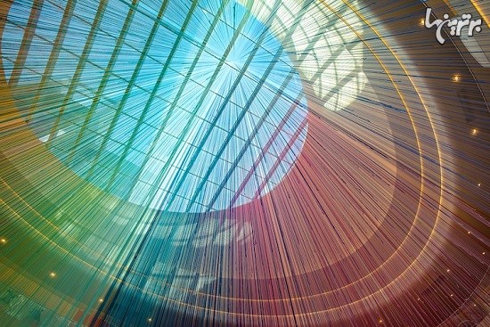رنگین کمانی از ۱۳۰۰۰ نخ در بزرگترین مرکز خرید آمریکا