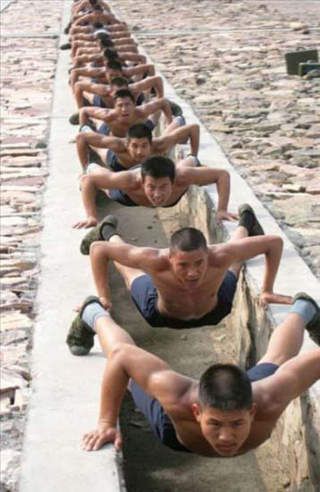 سختی سربازی در چین/ عکس