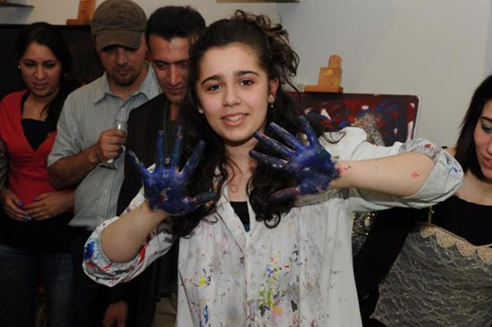 دختر ایرانی‌الاصل؛ نابغه نقاشی جهان +عکس
