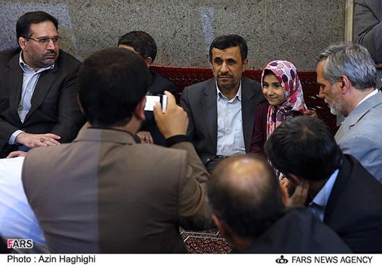 عکس:احمدی‌نژاد در مراسم‌ختم پدر محصولی