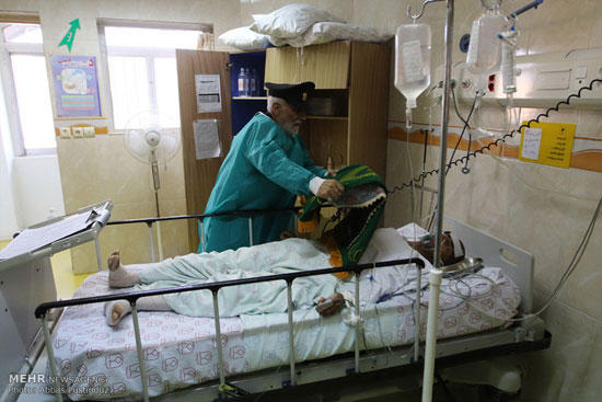 عکس: خادمان امام الرضا (ع) در بیمارستان