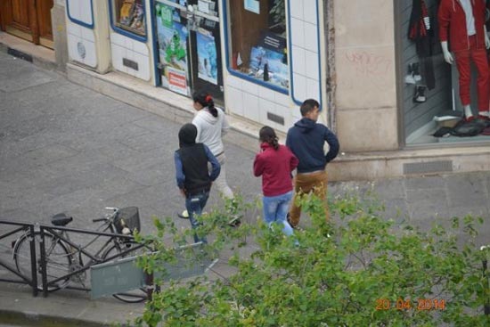 عکس: دزدی گروهی در روز روشن!