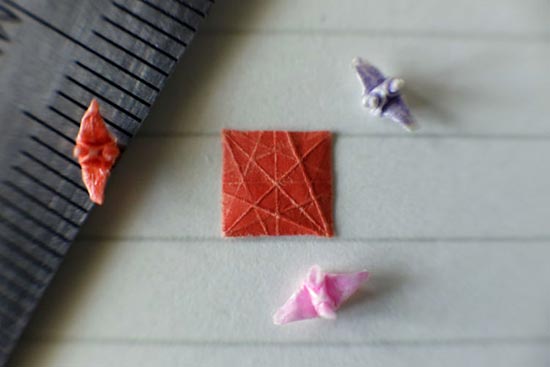اوریگامی کوچکی که ساخت آن ۴۵ دقیقه زمان می‌برد