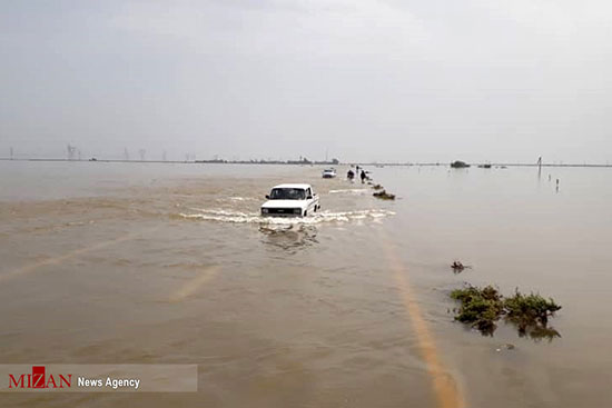 غرق شدن خودروها در سیلاب خوزستان
