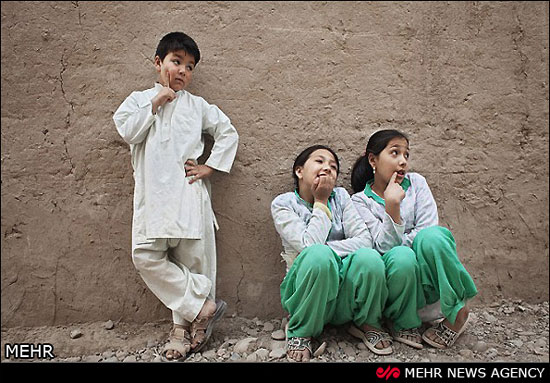 عکس: دختران افغان در لباس پسربچه ها‎