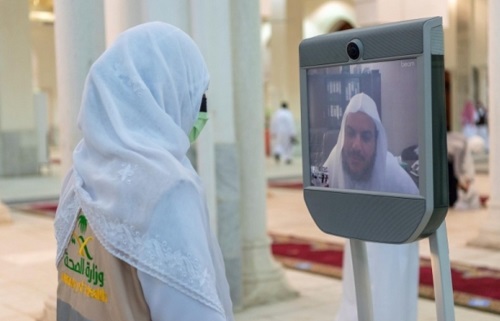 ربات‌ها واسطه زائران مکه و علمای مسلمان شدند