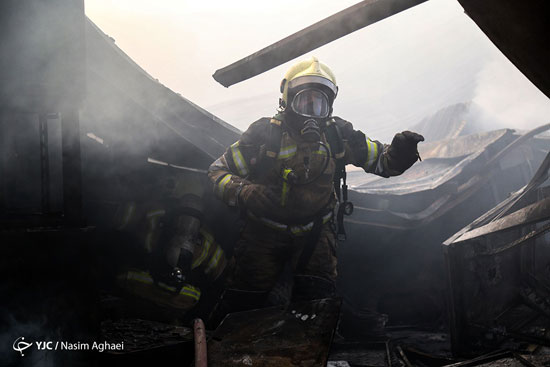 آتش سوزی مهیب در انبار کالای مشیریه