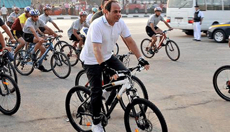 عکس: دوچرخه‌ سواری آقای رئیس جمهور