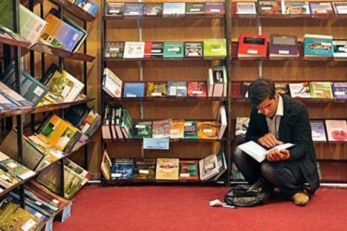 نفس های تنگ بازار کتاب در ایران