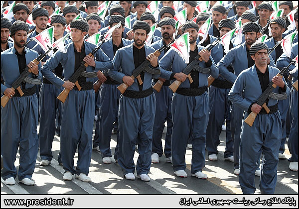 مراسم رژه نیرو‌های مسلح با حضور روحانی