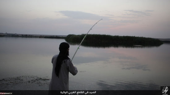 داعشی‌ ها در ماهیگیری +عکس