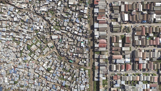 یک پهپاد تصاویر حیرت‌انگیز نابرابری در آفریقای جنوبی را ثبت کرد