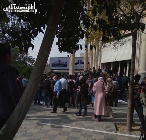 تجمع اعتراضی بورسی‌ها مقابل دادگاه انقلاب