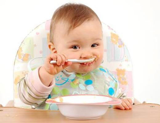زمان شروع و ادامه غذاي كمكي نوزادان
