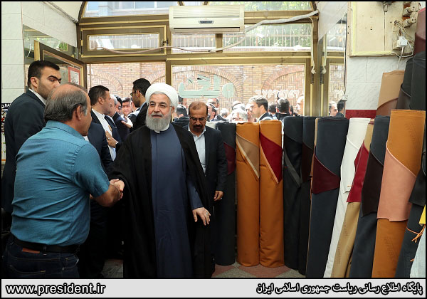 بازدید سرزده روحانی از بازار کفش تبریز
