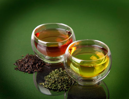 مقایسه خواص چای سبز و سیاه در انواع سرد و گرم