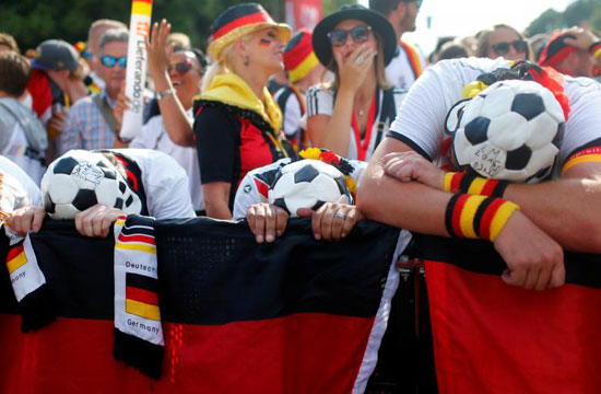 طرفداران ناراحت آلمان بعد از باخت به مکزیک