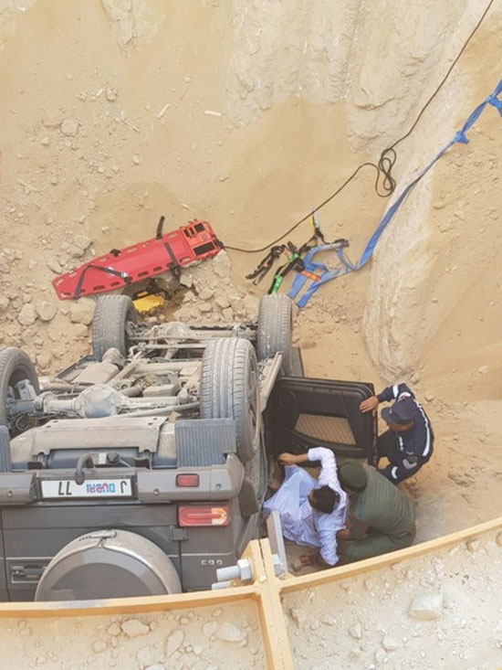 سقوط خودرو در عمق ۱۵ متری در دبی