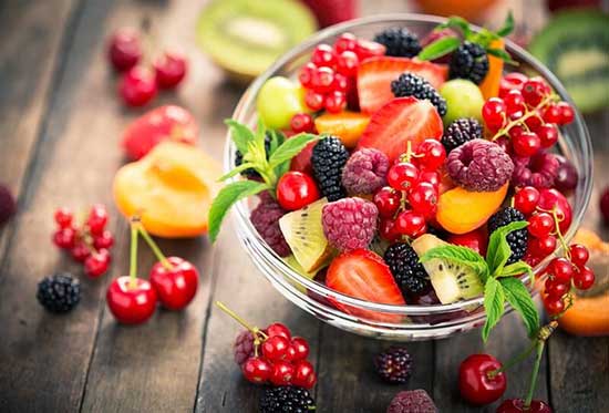 چهار هشدار برای مصرف بیش از حد میوه‌ها!