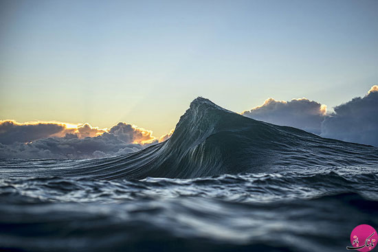امواجی خارق العاده به شکل کوه +عکس