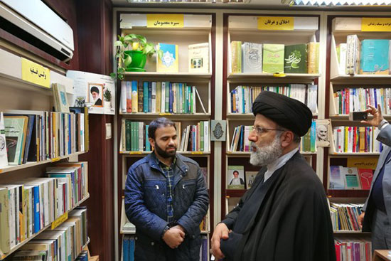 بازدید رئیسی از چند کتابفروشی خیابان انقلاب