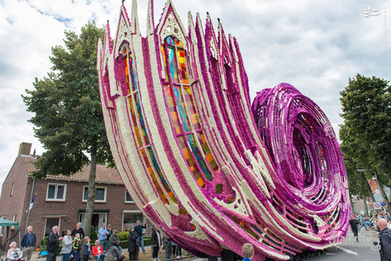 رژه گل‌های غول پیکر در هلند