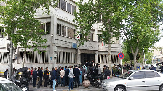 تجمع مقابل اداره کار، سرگیجه بیمه بیکاری!
