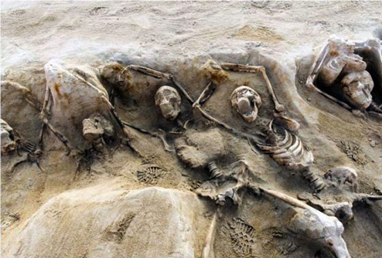 راز اسکلت‌های باستانی زنجیر شده ۲۵۰۰ ساله آتن برملا شد