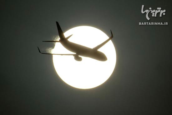 تصاویر بسیار زیبا از تقابل هواپیما و ماه!