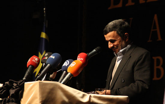 روایتی از سخنرانی اخیر احمدی‌ نژاد +عکس