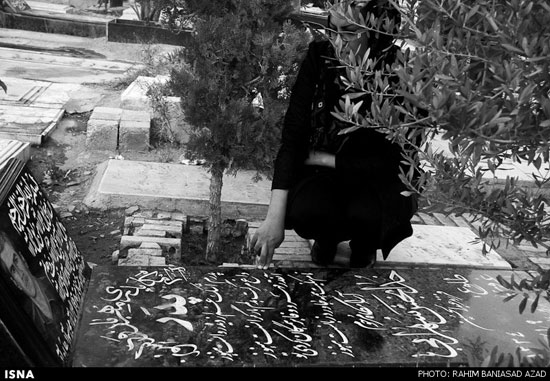 آهسته، پدر خوابیده‌ است...