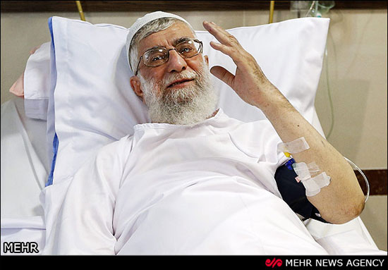 تصاویر جدید از رهبر انقلاب در بیمارستان