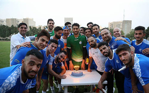 کیک مالی حسینی بعد از بازی دوستانه