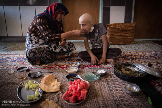 عکس: علی اکبر کودک مبتلا به سرطان