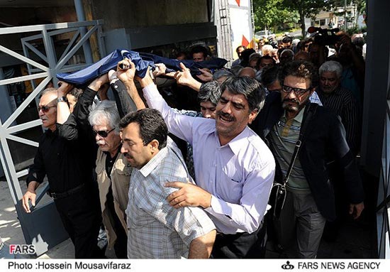 عکس؛ تشییع پیکر پدر دوبله ایران