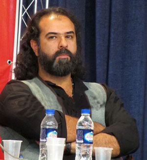 برزو نیک‌نژاد «بی‌همگان» را می‌سازد