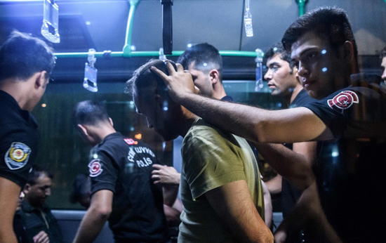 عکس: دستگیری متهمان کودتا در ترکیه