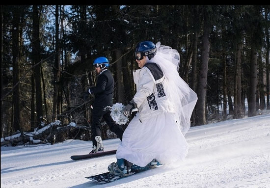 مراسم عروسی حین اسکی بازی! +عکس
